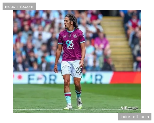 切尔西对阵伯恩利前瞻：蓝军赢球即超曼联进前四，帕尔默再战升班马