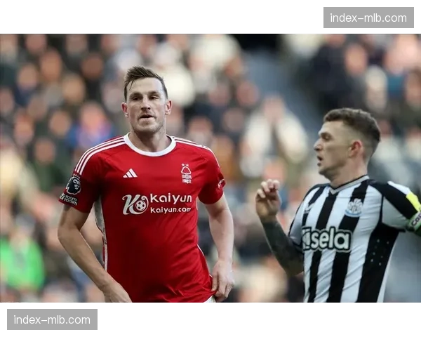 “即时战报：布伦特福德1-1纽卡斯尔，伊萨克点射扳平比分”