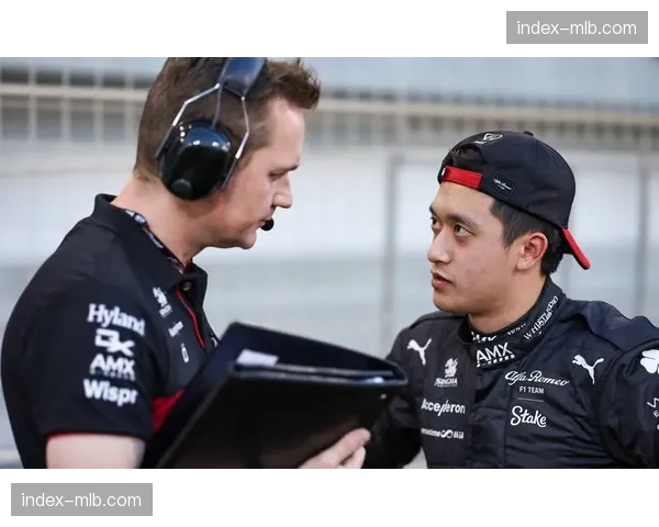 俄罗斯索契站:拉塞尔赢得雨战,中国车手周冠宇首次登上F1领奖台 俄罗斯索契站:拉塞尔赢得雨战,中国车手周冠宇首次登上F1领奖台