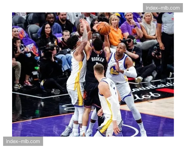 勇士96-111不敌太阳无缘季后赛，库里右膝不适仅得17分